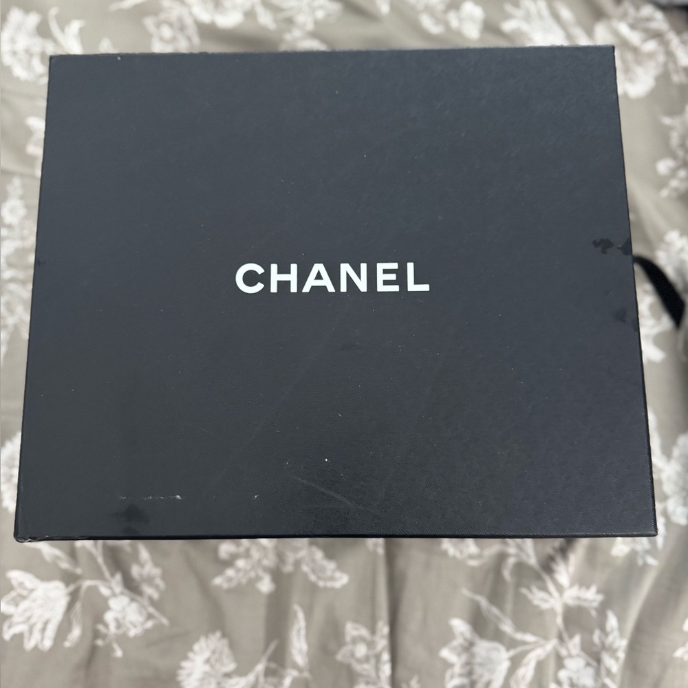 CHANEL Vibrant Pink Quilted Sandals - Picture 2 of 7